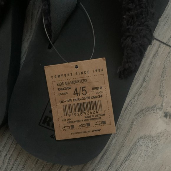 NWT REEF UNISEX KIDS AHI MONSTERS BLACK SANDALS SIZE 4/5 - Picture 3 of 6